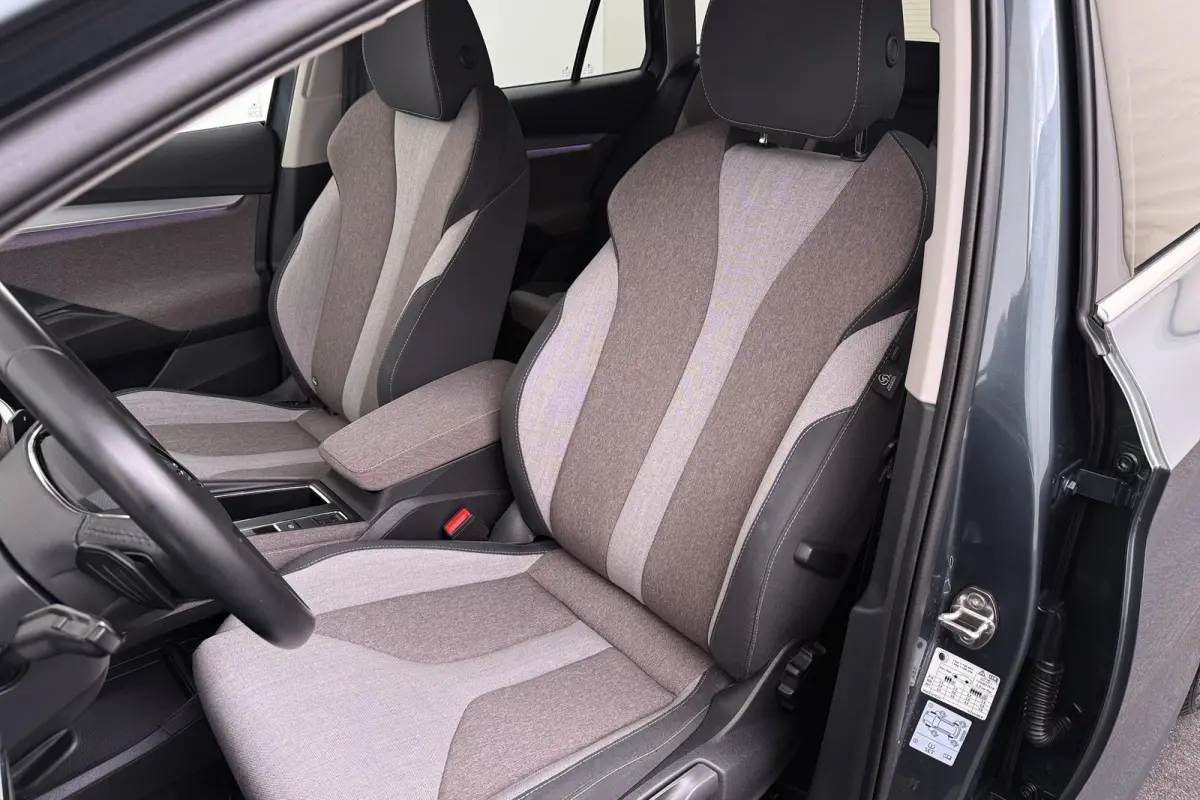 60 (94%SOH) Sport Half-Leder/Sportstoelen 20'LMV Stoelverw.