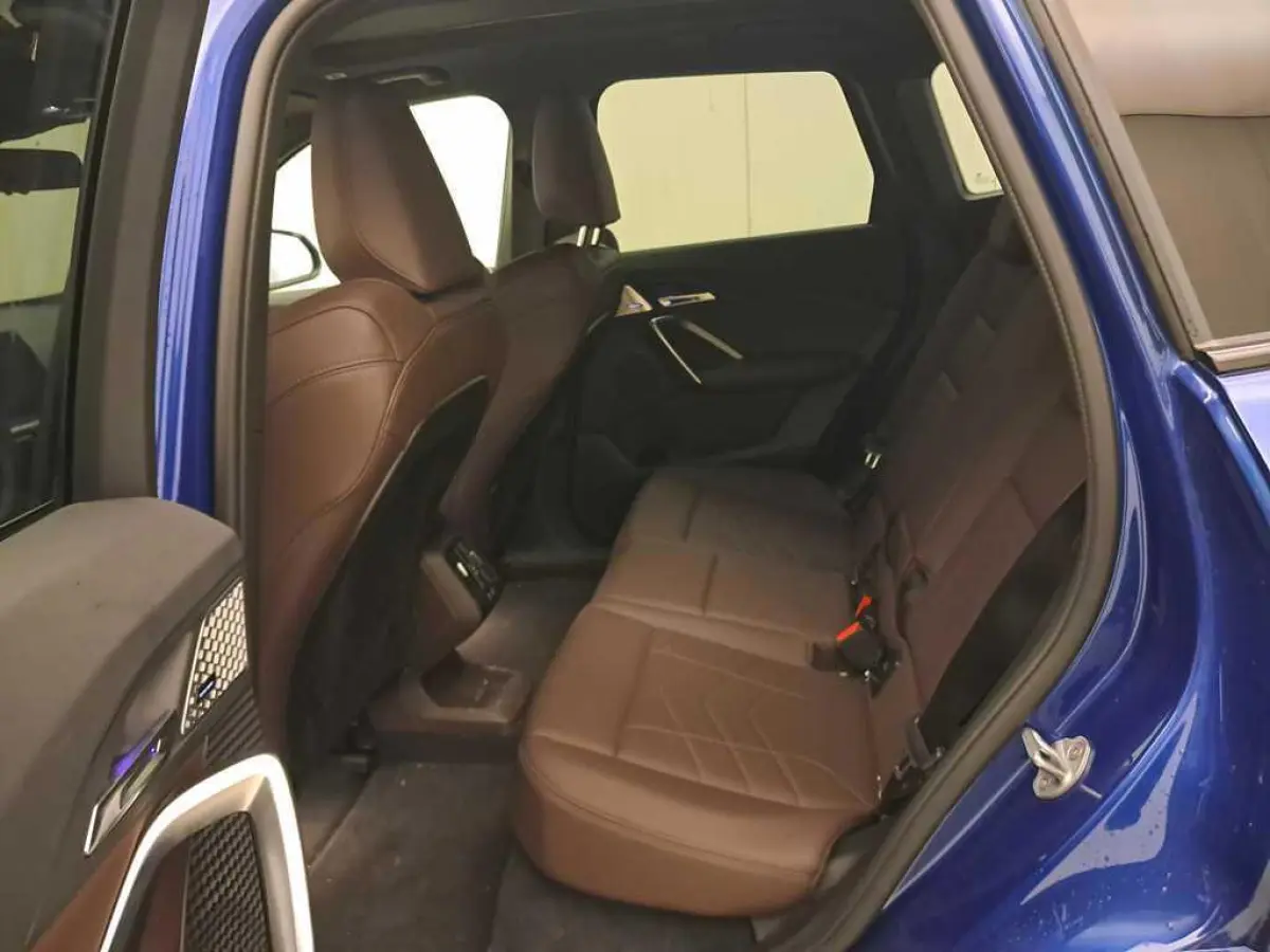 xDrive25e M-Sport | Panorama Dak | Stuur & Stoelverwarming | Elek. Stoelen met Geheugen en Massage | Harman Kardon Audio | Achteruitrijcamera | Airco (automatisch) | Audio installatie premiu