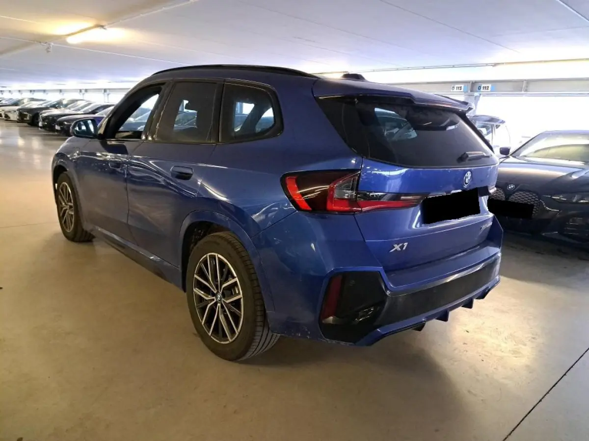 xDrive25e M-Sport | Panorama Dak | Stuur & Stoelverwarming | Elek. Stoelen met Geheugen en Massage | Harman Kardon Audio | Achteruitrijcamera | Airco (automatisch) | Audio installatie premiu