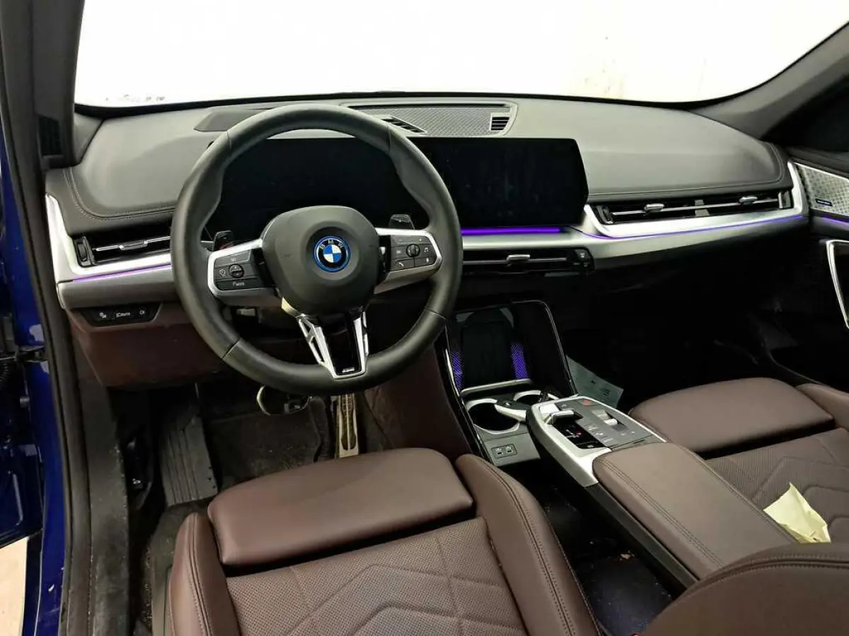 xDrive25e M-Sport | Panorama Dak | Stuur & Stoelverwarming | Elek. Stoelen met Geheugen en Massage | Harman Kardon Audio | Achteruitrijcamera | Airco (automatisch) | Audio installatie premiu