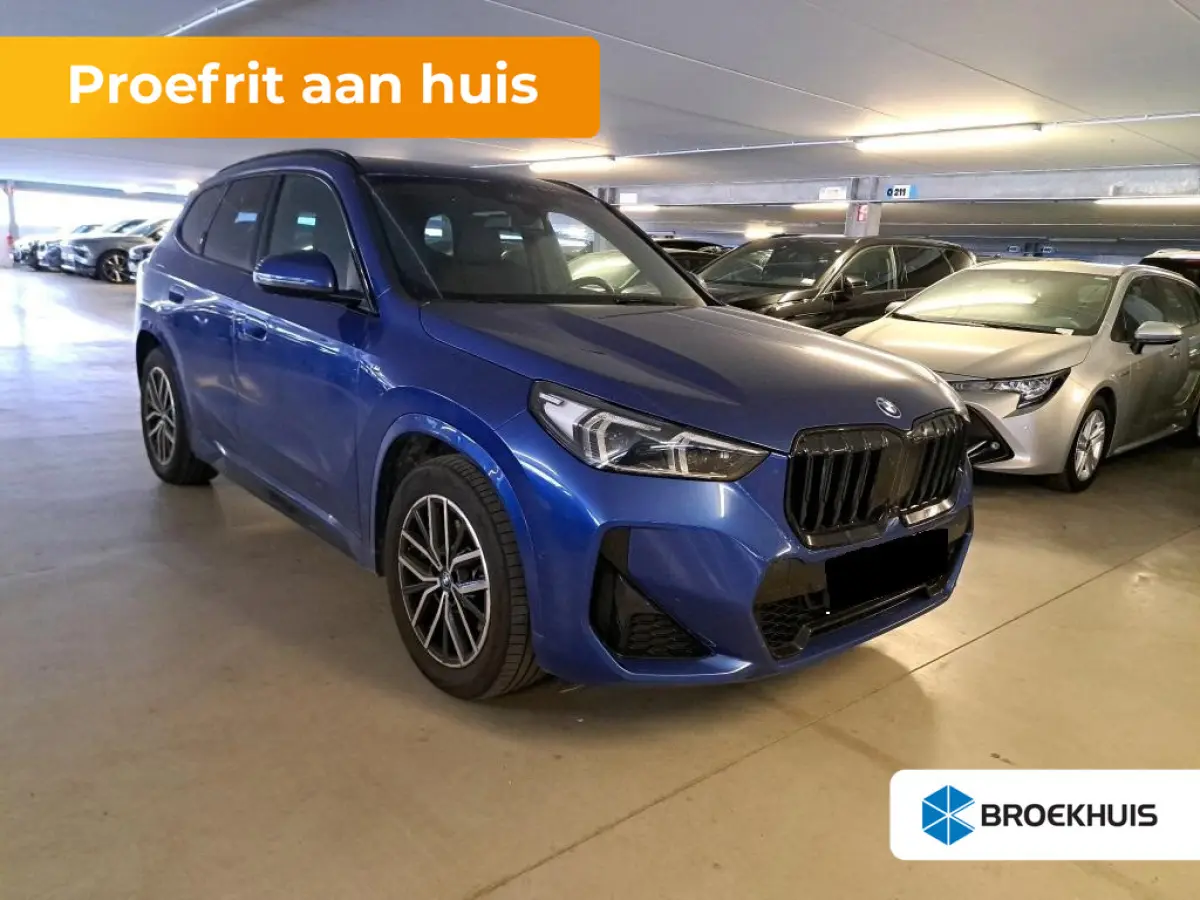 xDrive25e M-Sport | Panorama Dak | Stuur & Stoelverwarming | Elek. Stoelen met Geheugen en Massage | Harman Kardon Audio | Achteruitrijcamera | Airco (automatisch) | Audio installatie premiu