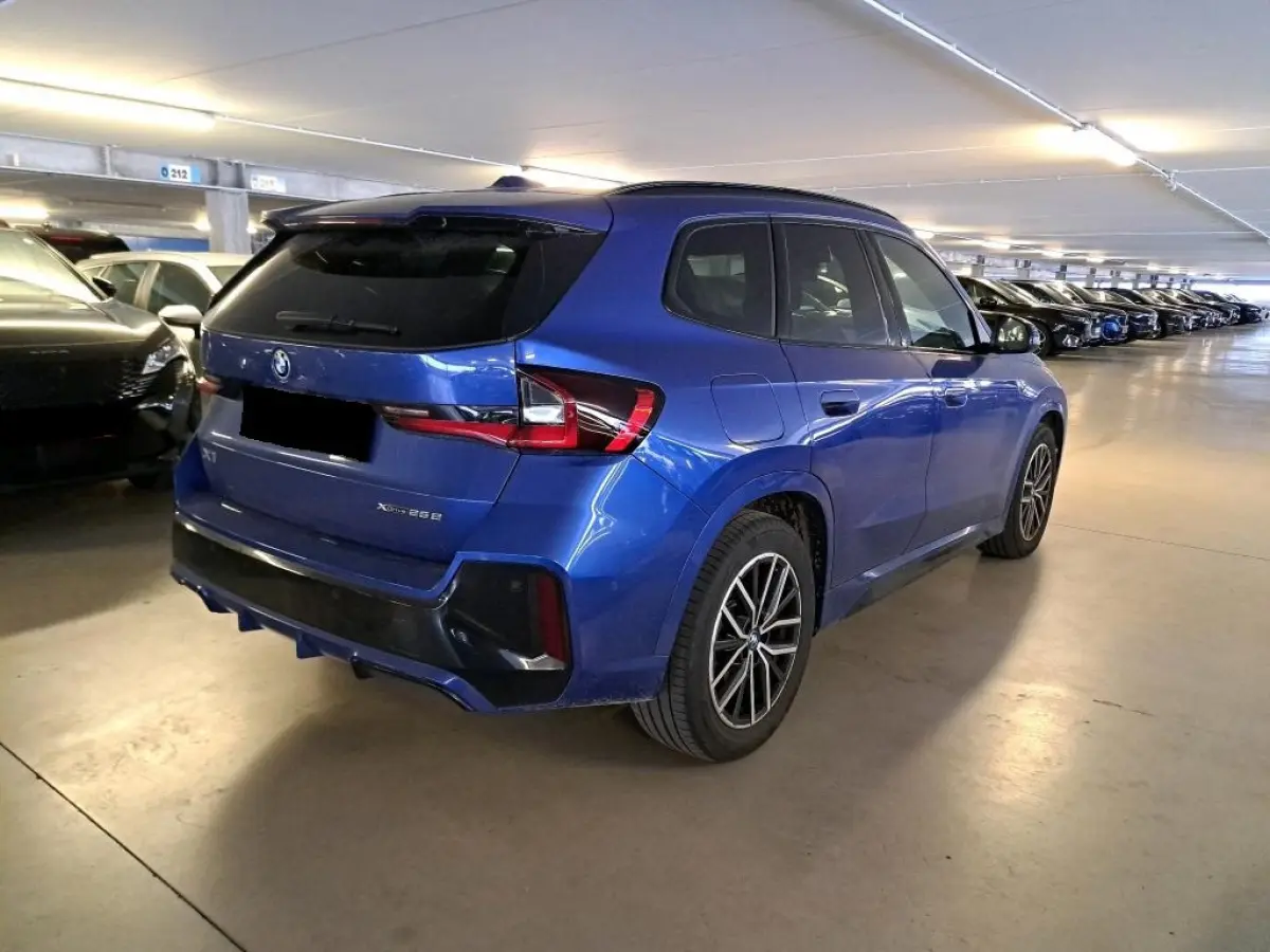 xDrive25e M-Sport | Panorama Dak | Stuur & Stoelverwarming | Elek. Stoelen met Geheugen en Massage | Harman Kardon Audio | Achteruitrijcamera | Airco (automatisch) | Audio installatie premiu