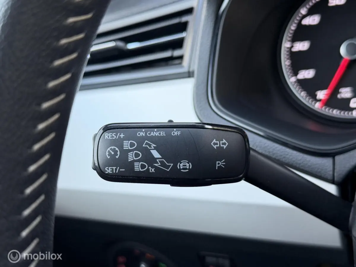 1.0 TSI XCELLENCE CLIMA*CRUISE*CARPLAY*CAMERA*STOELVERW*VOL!