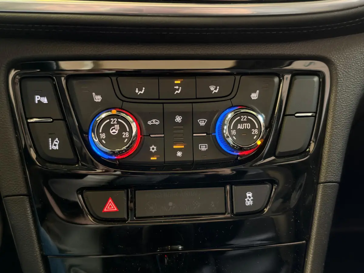 1.4 Turbo Innovation Pano, Stoel/Stuur Verwarming, Camera, Navi, Leer, carplay