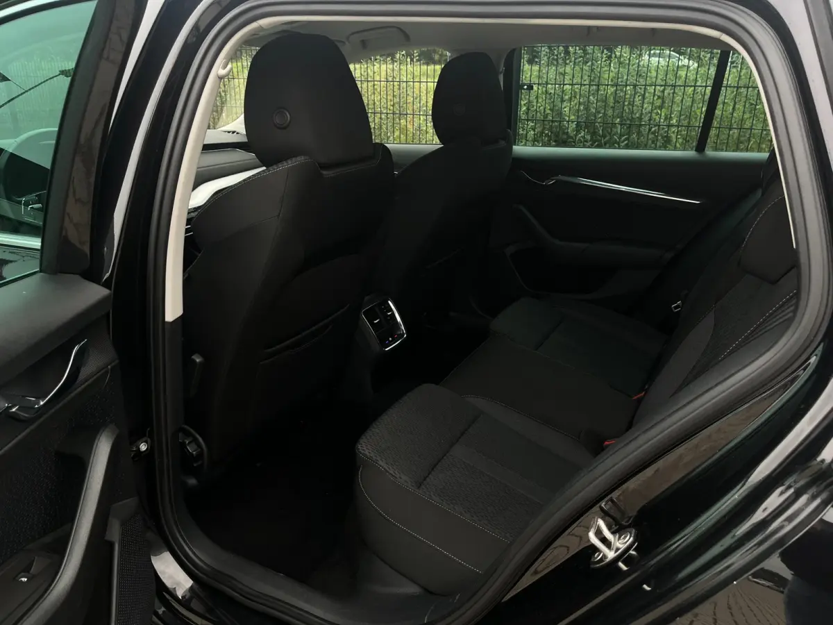 1.5 e-TSI Business Edition Plus | Carplay | Trekhaak | Stoel-/stuurverwarming