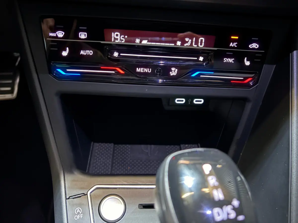 1.0 TSI R-Line Edition Panoramadak Camera Keyless