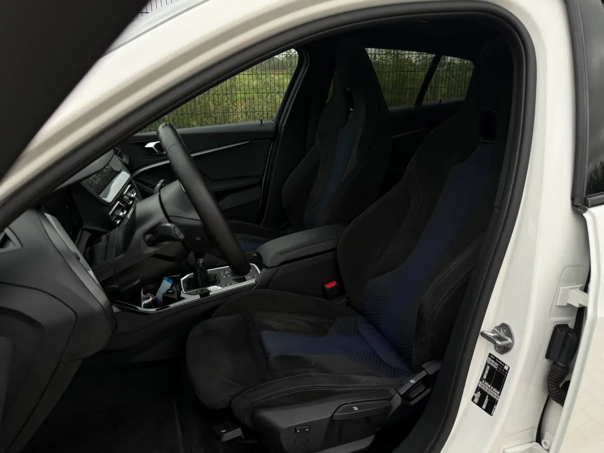 116i High Executive M-Sport| PANO | Sport-/Schaalstoelen| M pakket | Carplay |
