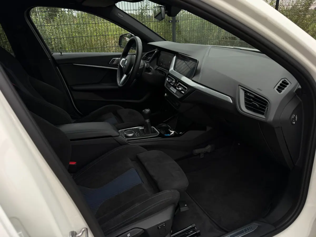 116i High Executive M-Sport| PANO | Sport-/Schaalstoelen| M pakket | Carplay |