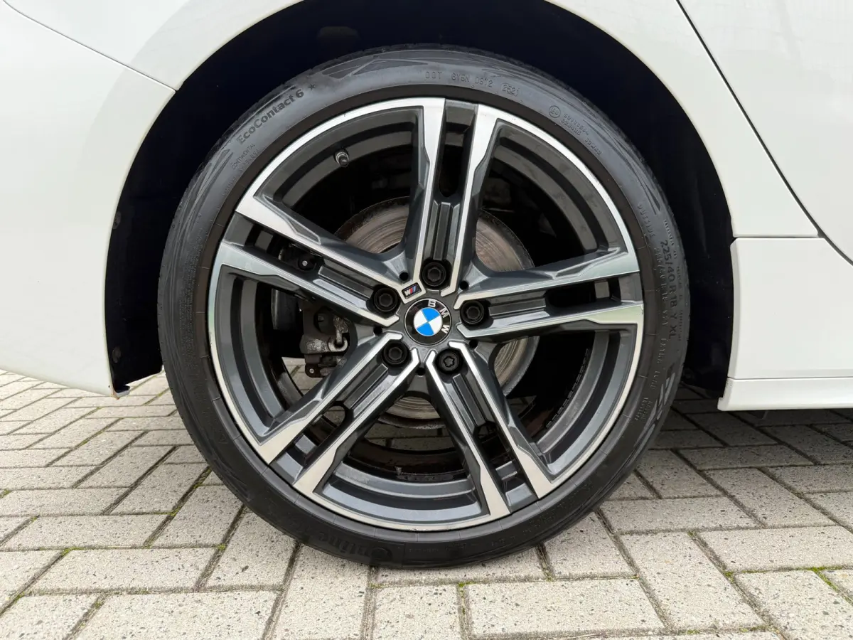 116i High Executive M-Sport| PANO | Sport-/Schaalstoelen| M pakket | Carplay |