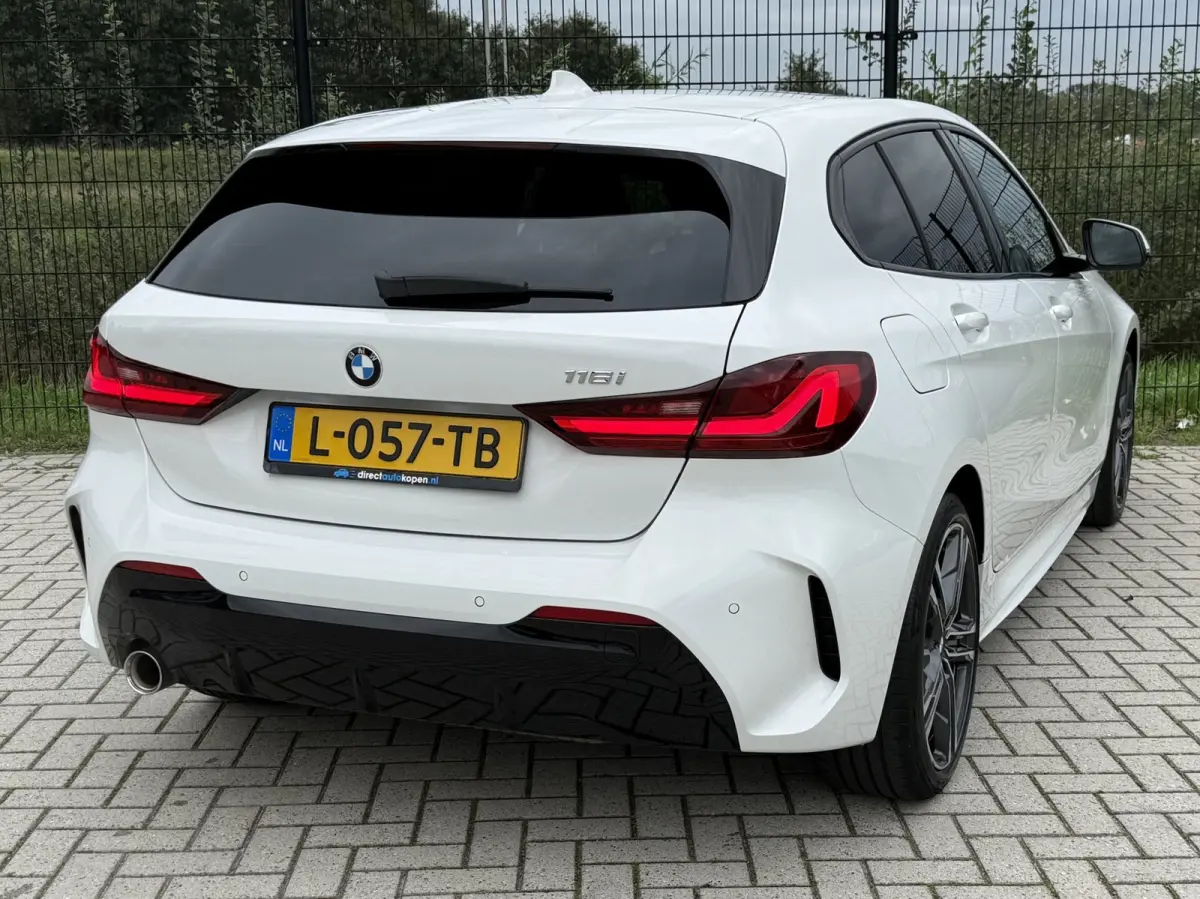 116i High Executive M-Sport| PANO | Sport-/Schaalstoelen| M pakket | Carplay |
