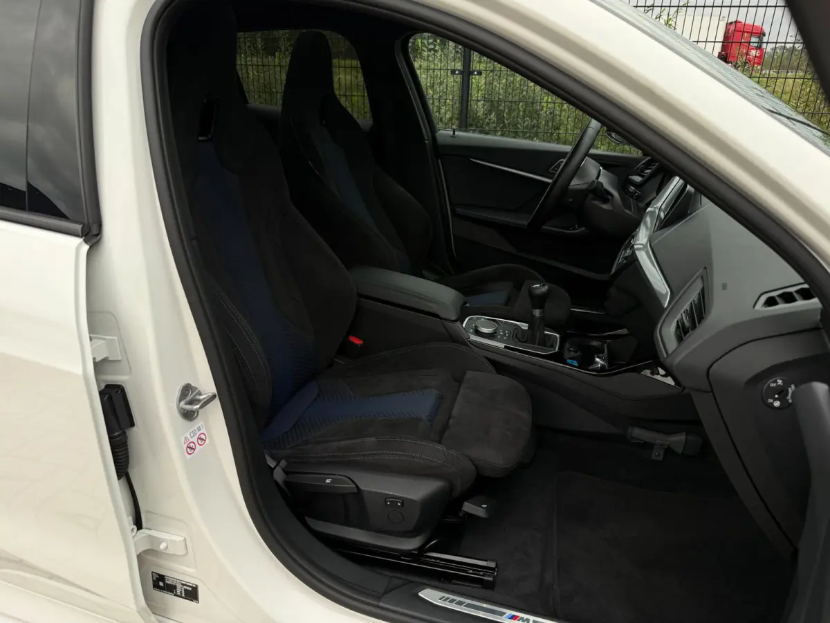 116i High Executive M-Sport| PANO | Sport-/Schaalstoelen| M pakket | Carplay |