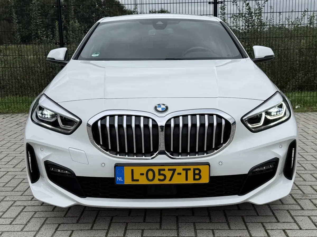 116i High Executive M-Sport| PANO | Sport-/Schaalstoelen| M pakket | Carplay |