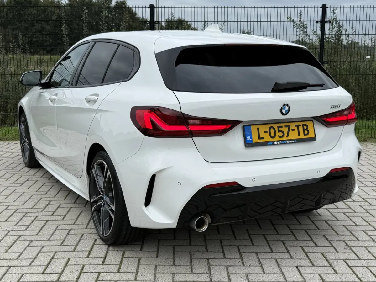 116i High Executive M-Sport| PANO | Sport-/Schaalstoelen| M pakket | Carplay |