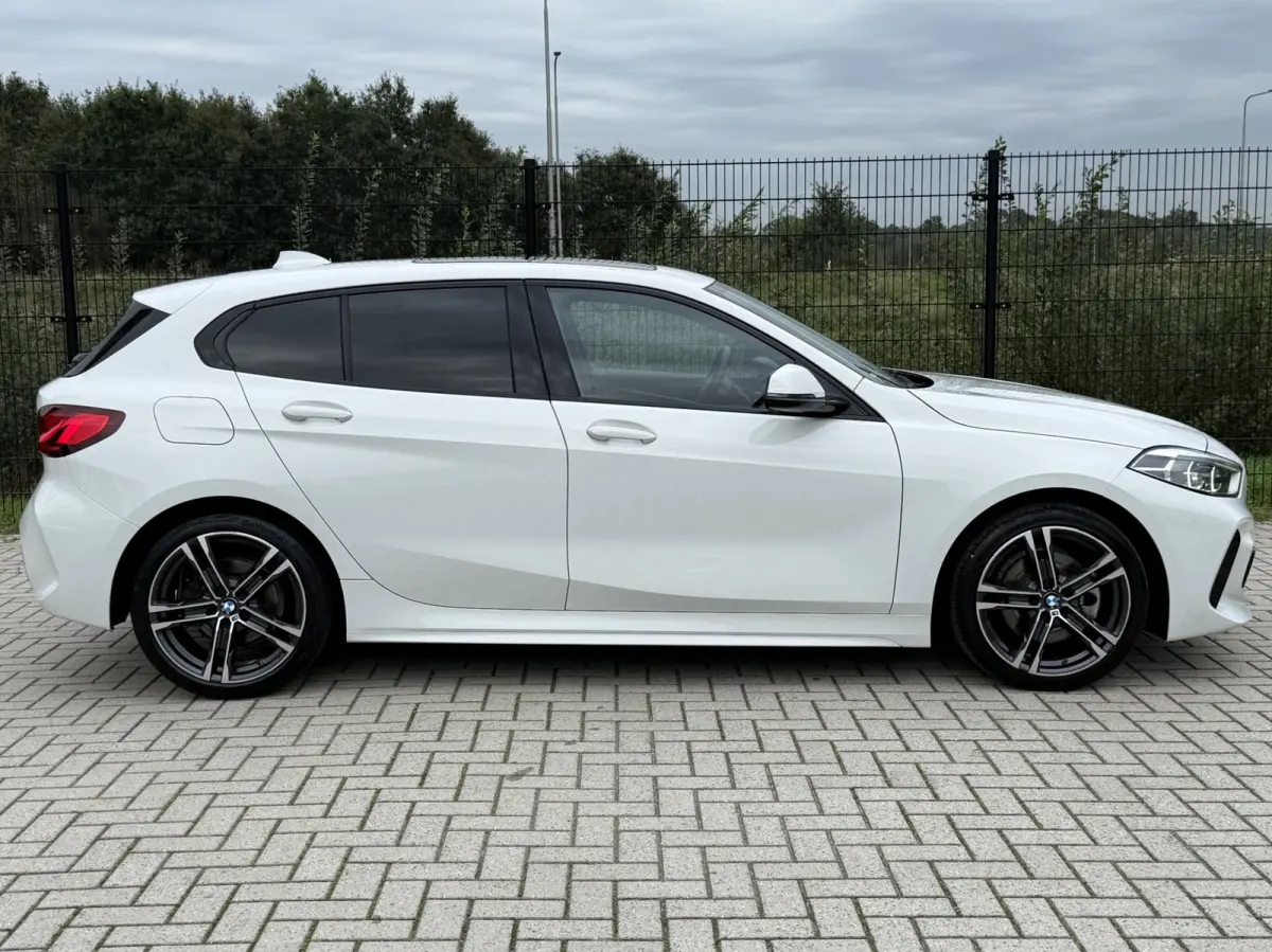 116i High Executive M-Sport| PANO | Sport-/Schaalstoelen| M pakket | Carplay |