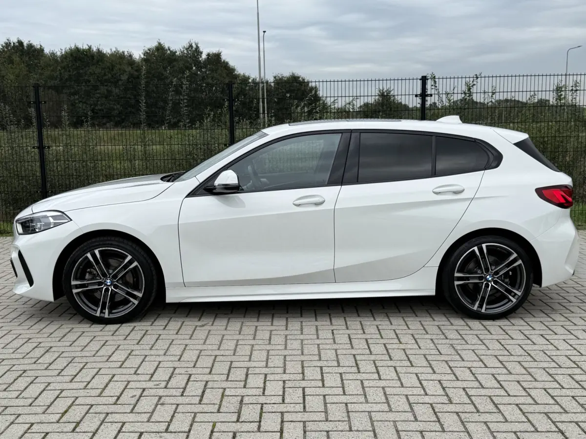 116i High Executive M-Sport| PANO | Sport-/Schaalstoelen| M pakket | Carplay |