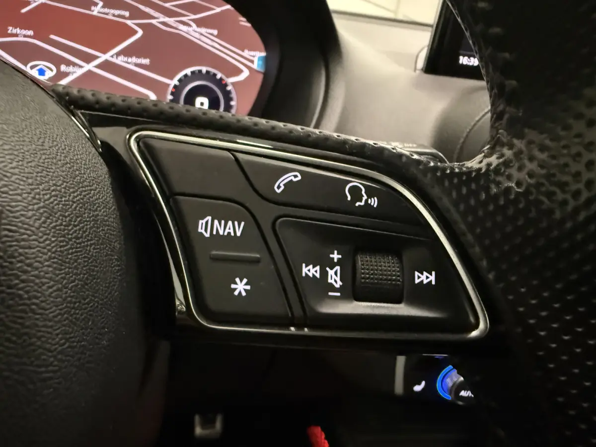 1.4 TFSI CoD S-Line B&O/VIRTUAL/LED/ACC/KEYLESS/SFEER/CARPLAY/ALARM/DAB/S-LINE LEER SP.STOELEN/DONKERE-HEMEL/PRIVACY/AFN.TREKHAAK/ABSOLUTE NIEUWSTAAT