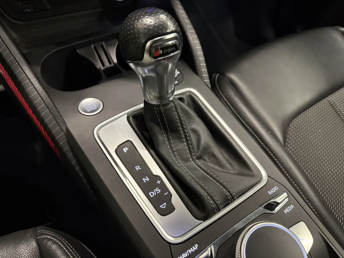 1.4 TFSI CoD S-Line B&O/VIRTUAL/LED/ACC/KEYLESS/SFEER/CARPLAY/ALARM/DAB/S-LINE LEER SP.STOELEN/DONKERE-HEMEL/PRIVACY/AFN.TREKHAAK/ABSOLUTE NIEUWSTAAT