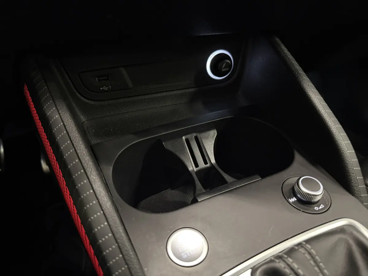 1.4 TFSI CoD S-Line B&O/VIRTUAL/LED/ACC/KEYLESS/SFEER/CARPLAY/ALARM/DAB/S-LINE LEER SP.STOELEN/DONKERE-HEMEL/PRIVACY/AFN.TREKHAAK/ABSOLUTE NIEUWSTAAT