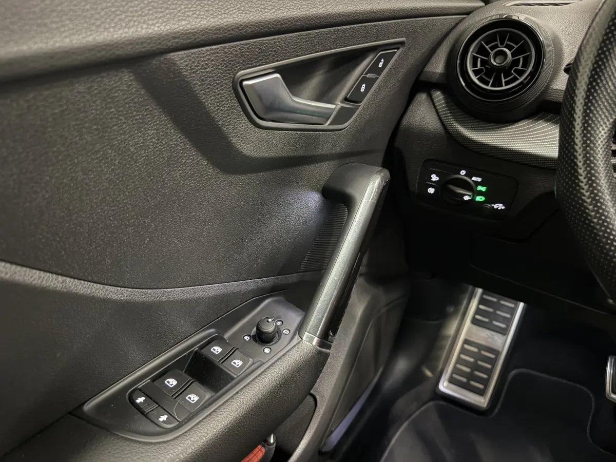 1.4 TFSI CoD S-Line B&O/VIRTUAL/LED/ACC/KEYLESS/SFEER/CARPLAY/ALARM/DAB/S-LINE LEER SP.STOELEN/DONKERE-HEMEL/PRIVACY/AFN.TREKHAAK/ABSOLUTE NIEUWSTAAT