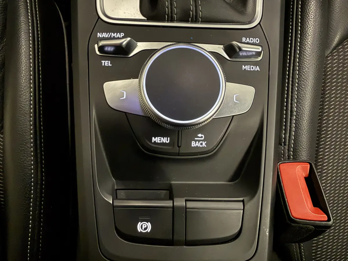 1.4 TFSI CoD S-Line B&O/VIRTUAL/LED/ACC/KEYLESS/SFEER/CARPLAY/ALARM/DAB/S-LINE LEER SP.STOELEN/DONKERE-HEMEL/PRIVACY/AFN.TREKHAAK/ABSOLUTE NIEUWSTAAT