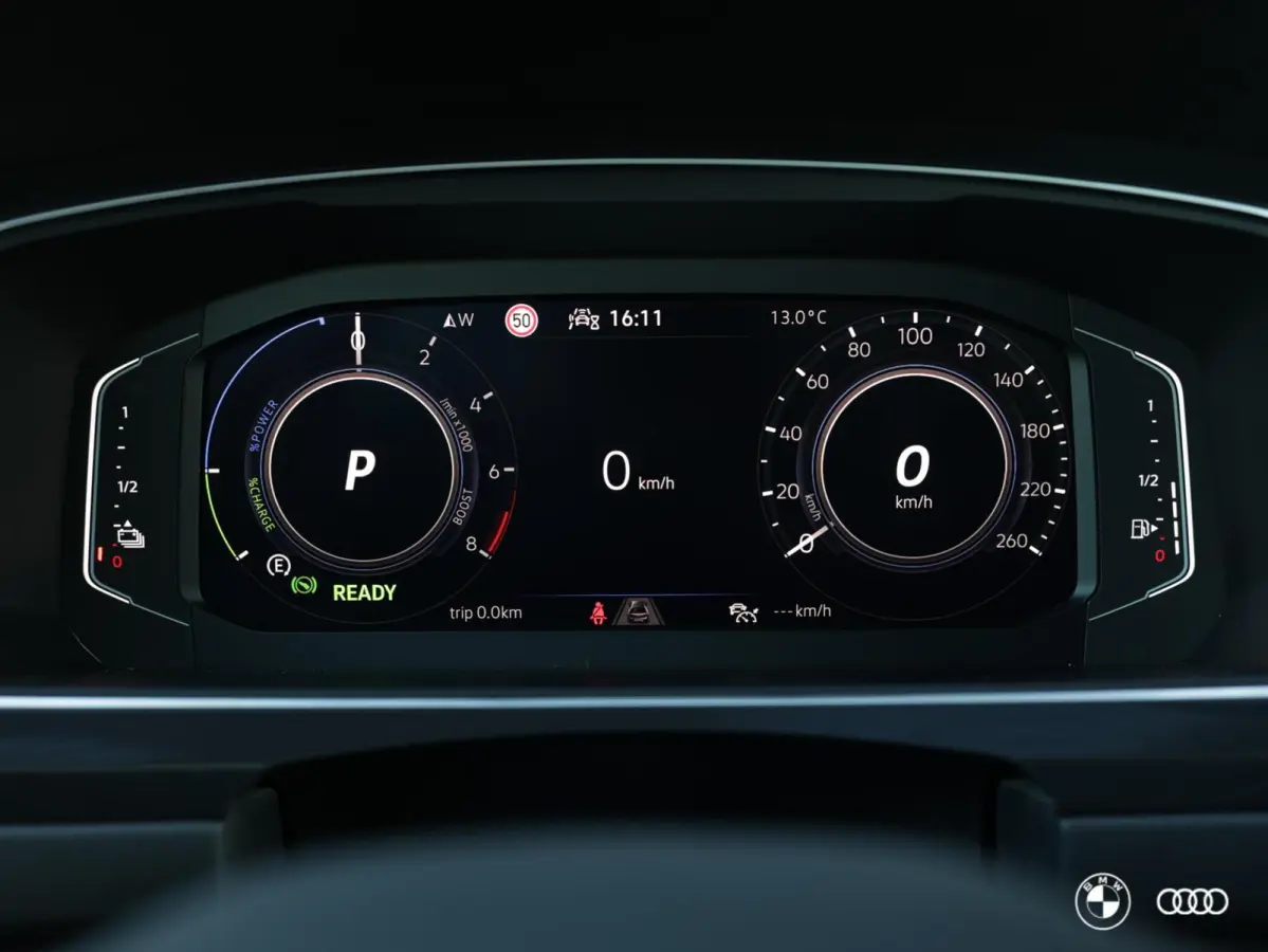 1.4 TSI eHybrid Business Line / PANO / ACC / DODEHOEK / AMBIENT VERL