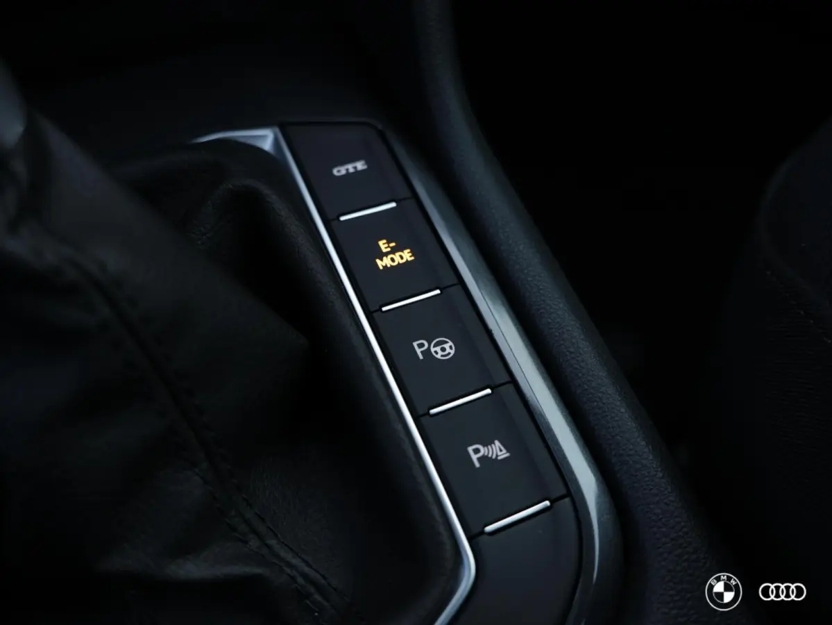 1.4 TSI eHybrid Business Line / PANO / ACC / DODEHOEK / AMBIENT VERL