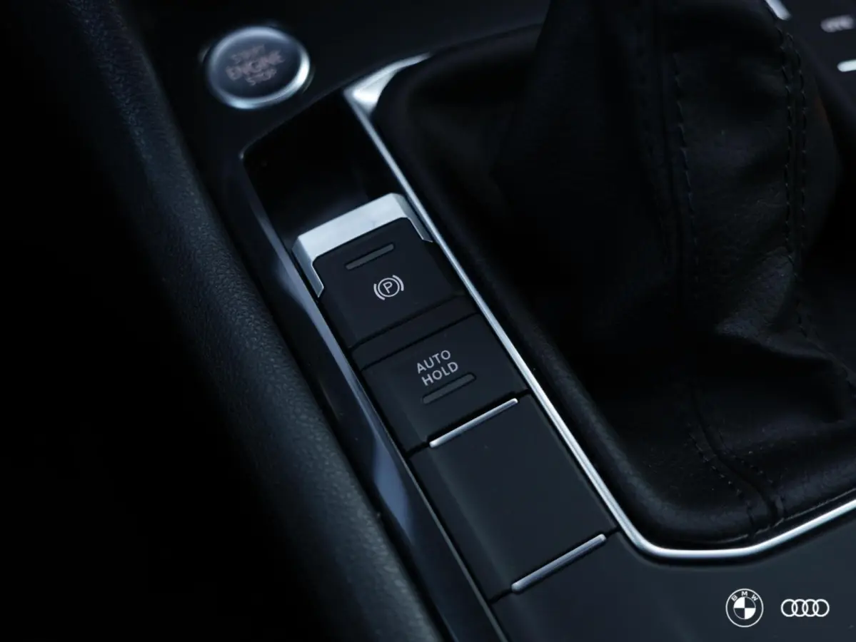 1.4 TSI eHybrid Business Line / PANO / ACC / DODEHOEK / AMBIENT VERL