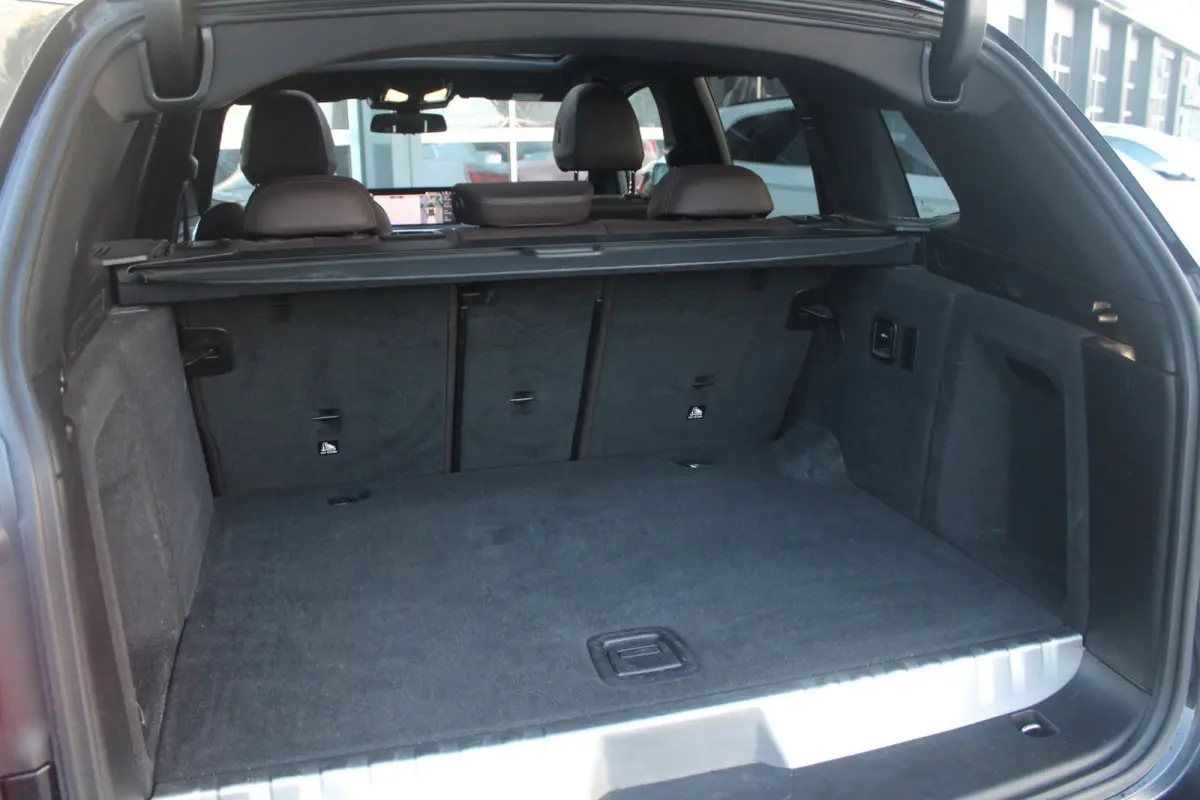 XDrive30e M-Sport Shadow | Pano | ACC | HUD | Memory | 360
