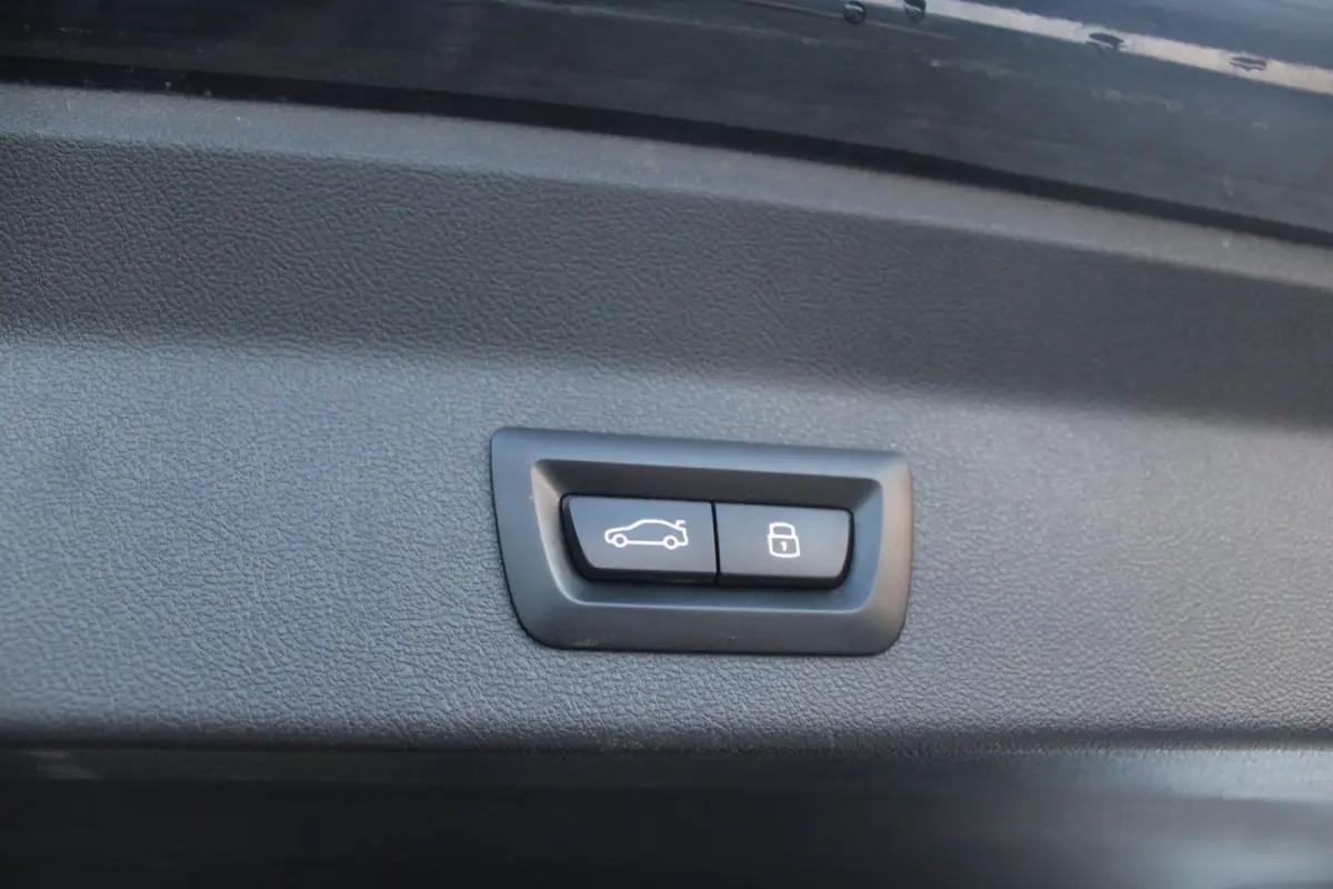XDrive30e M-Sport Shadow | Pano | ACC | HUD | Memory | 360