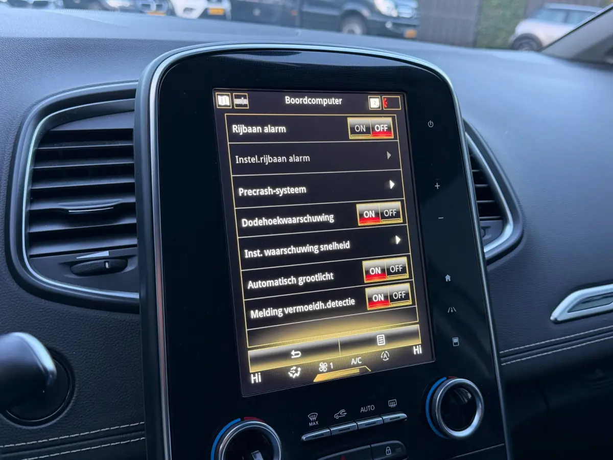 1.3 TCe Bose LED Navi Camera Trekh. Aut.