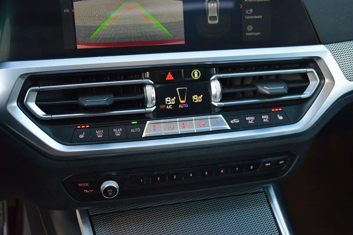 320i High Executive Edition*M-Pakket*DAK*HEAD-UP*LEDER*ENZ*
