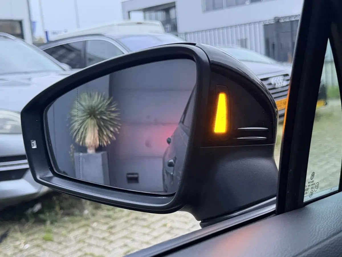 1.4 TSI eHybrid R-Line Business+