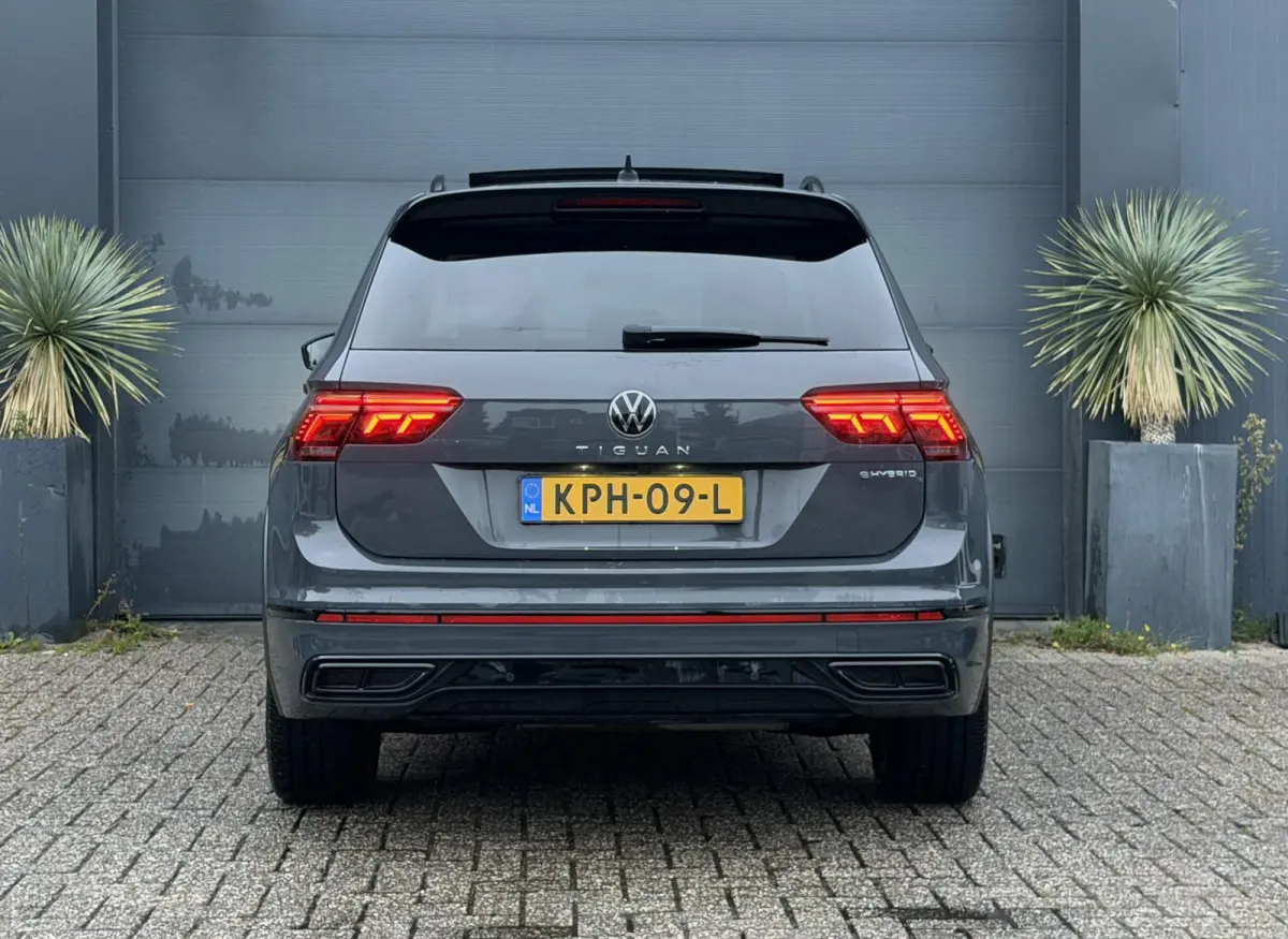 1.4 TSI eHybrid R-Line Business+