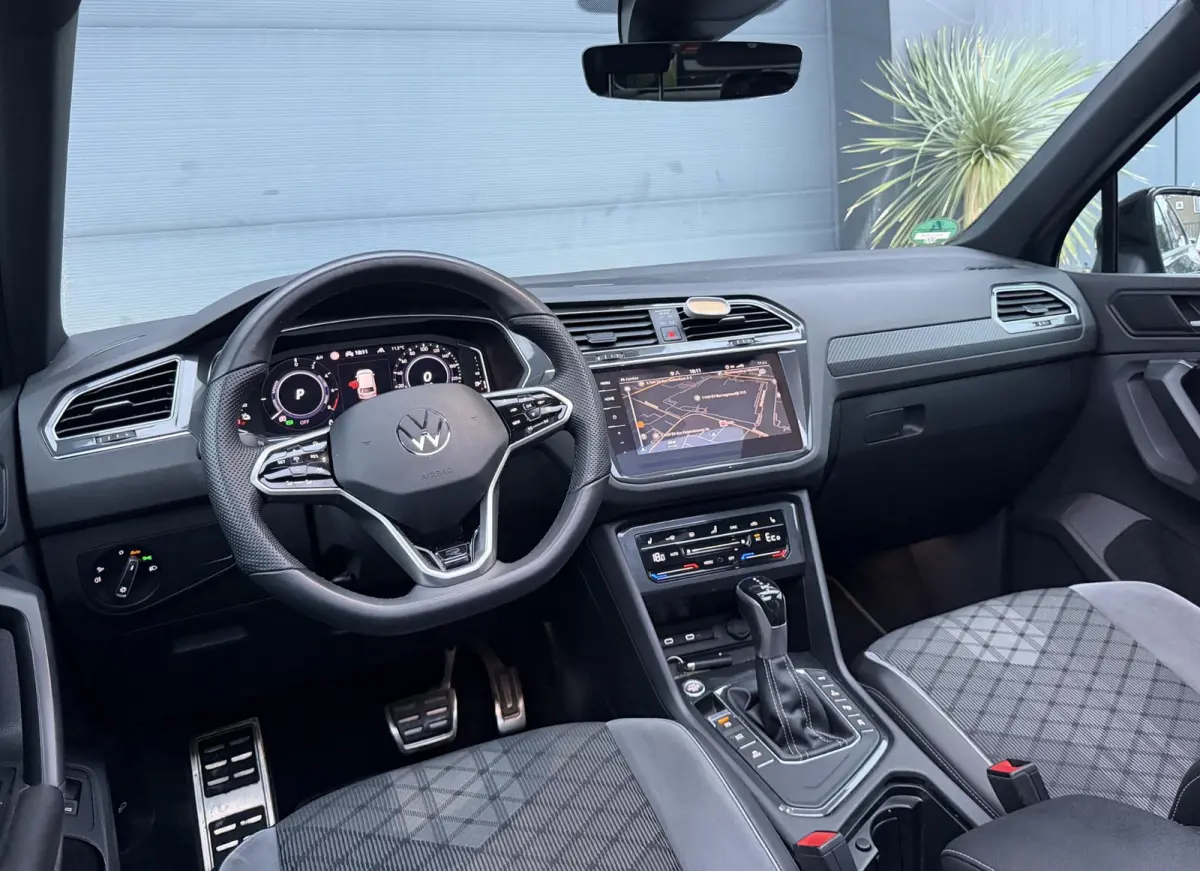 1.4 TSI eHybrid R-Line Business+