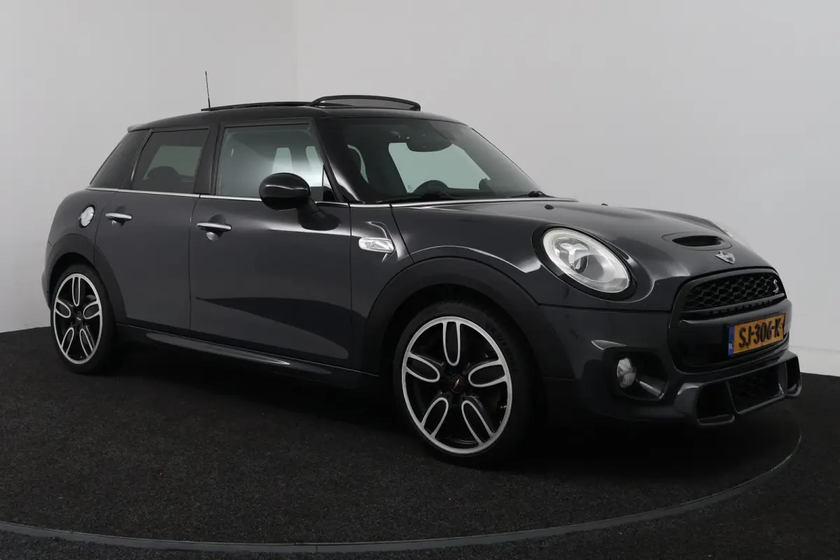 2.0 Cooper S Chili Serious Business JCW (PANORAMADAK, H/K AUDIO, CRUISE CONTROL)