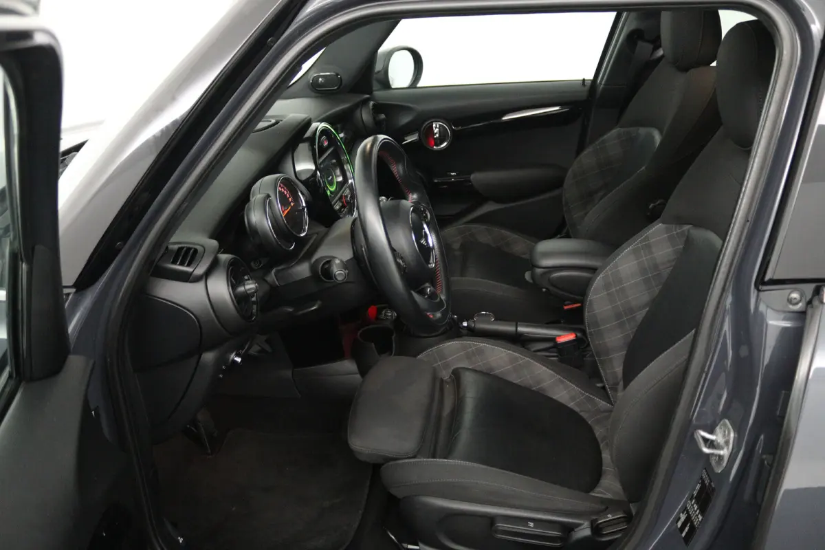 2.0 Cooper S Chili Serious Business JCW (PANORAMADAK, H/K AUDIO, CRUISE CONTROL)