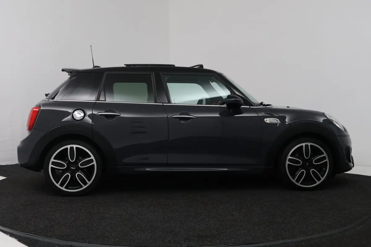 2.0 Cooper S Chili Serious Business JCW (PANORAMADAK, H/K AUDIO, CRUISE CONTROL)