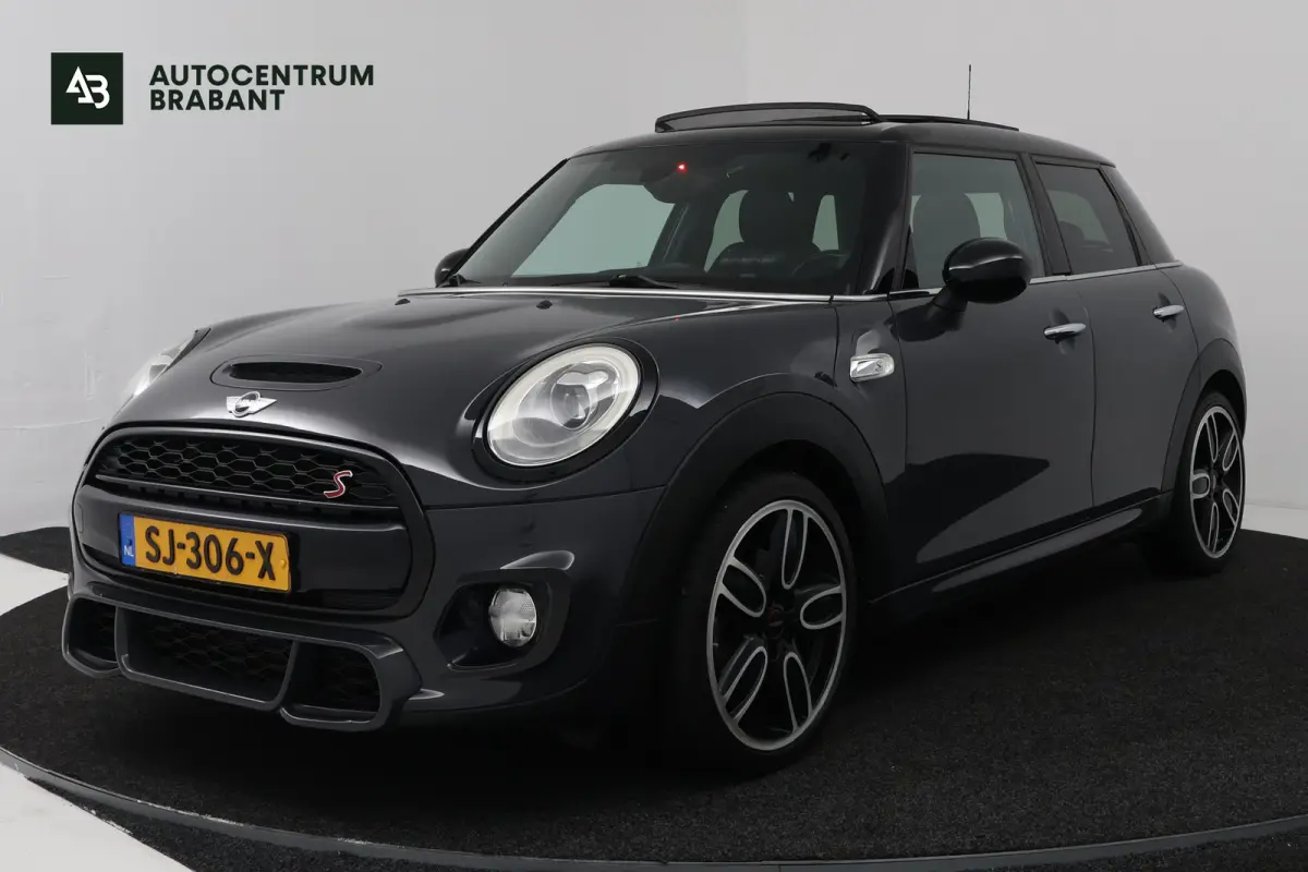 2.0 Cooper S Chili Serious Business JCW (PANORAMADAK, H/K AUDIO, CRUISE CONTROL)