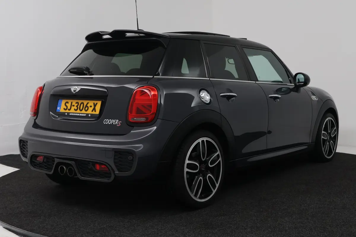 2.0 Cooper S Chili Serious Business JCW (PANORAMADAK, H/K AUDIO, CRUISE CONTROL)