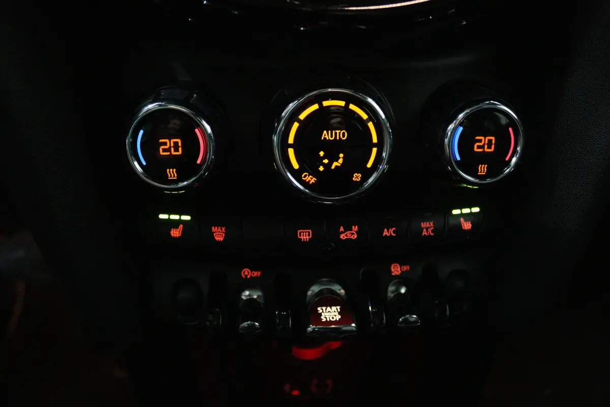 2.0 Cooper S Chili Serious Business JCW (PANORAMADAK, H/K AUDIO, CRUISE CONTROL)