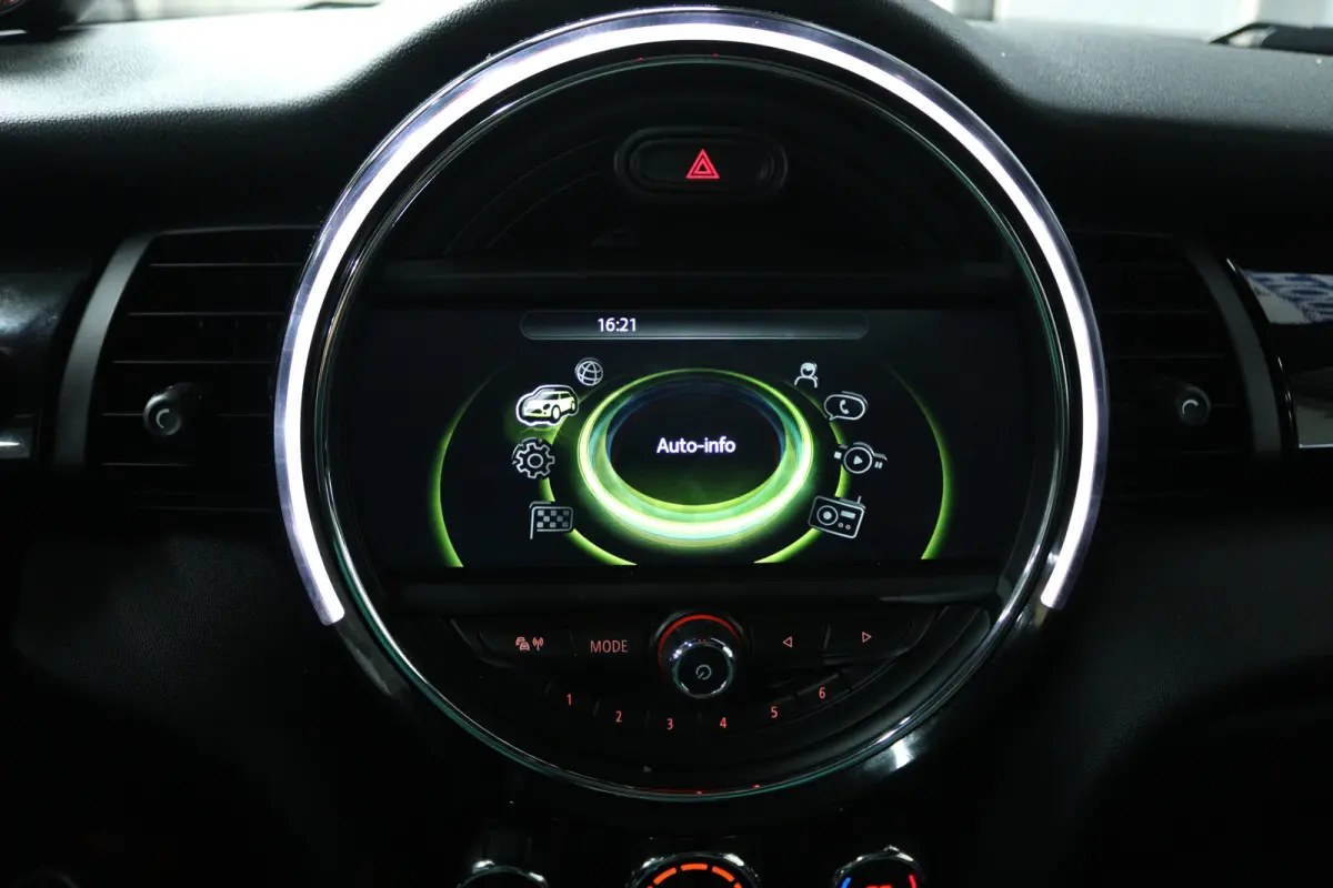2.0 Cooper S Chili Serious Business JCW (PANORAMADAK, H/K AUDIO, CRUISE CONTROL)