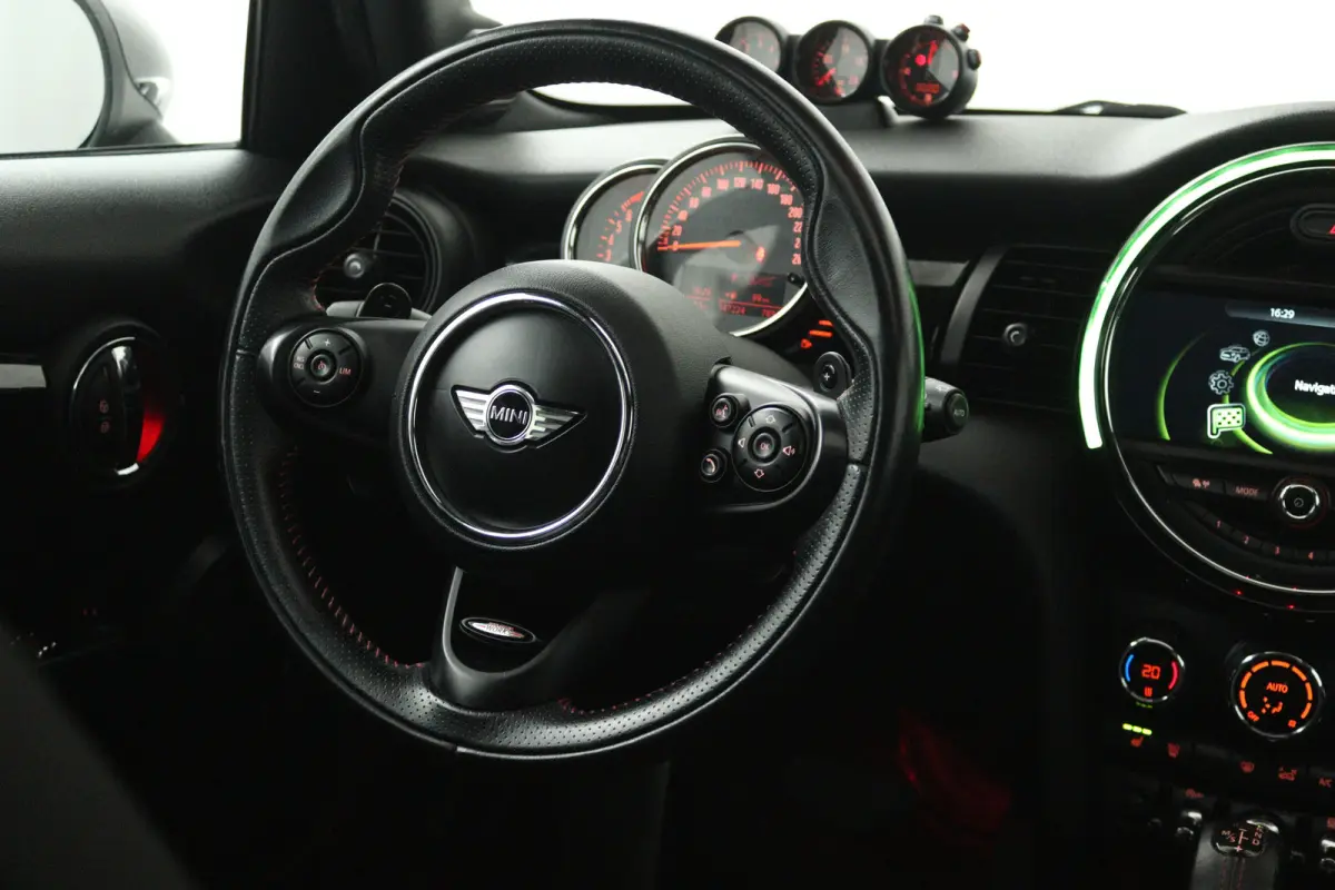 2.0 Cooper S Chili Serious Business JCW (PANORAMADAK, H/K AUDIO, CRUISE CONTROL)
