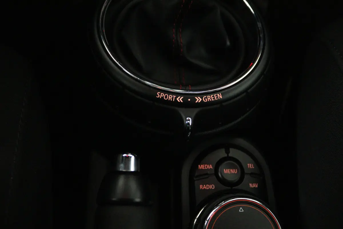 2.0 Cooper S Chili Serious Business JCW (PANORAMADAK, H/K AUDIO, CRUISE CONTROL)