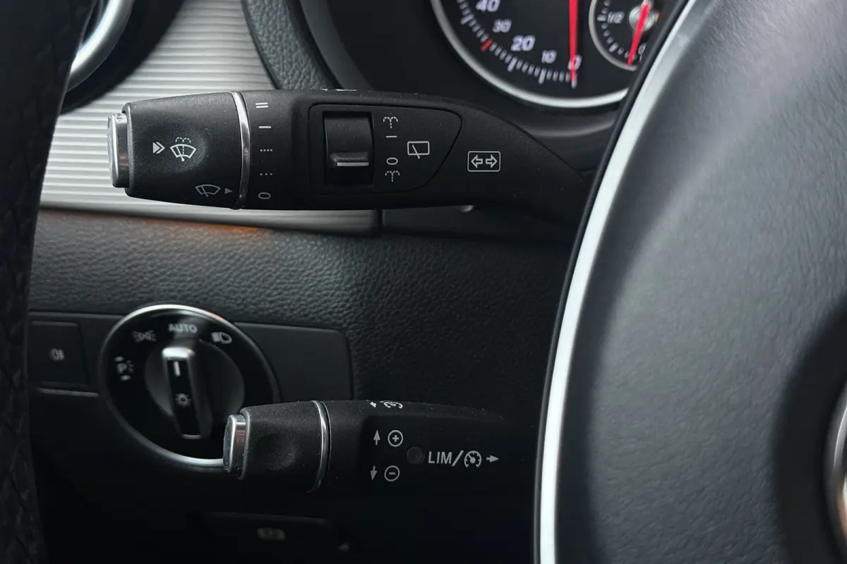 180 Business Solution (STOELVERWARMING, CAMERA, CRUISE CONTROL)