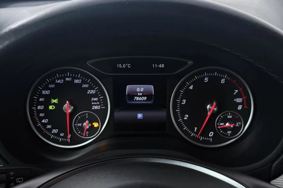 180 Business Solution (STOELVERWARMING, CAMERA, CRUISE CONTROL)