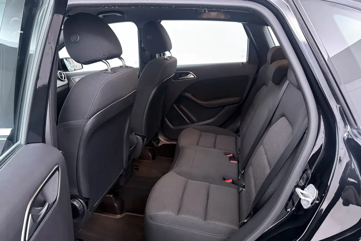 180 Business Solution (STOELVERWARMING, CAMERA, CRUISE CONTROL)
