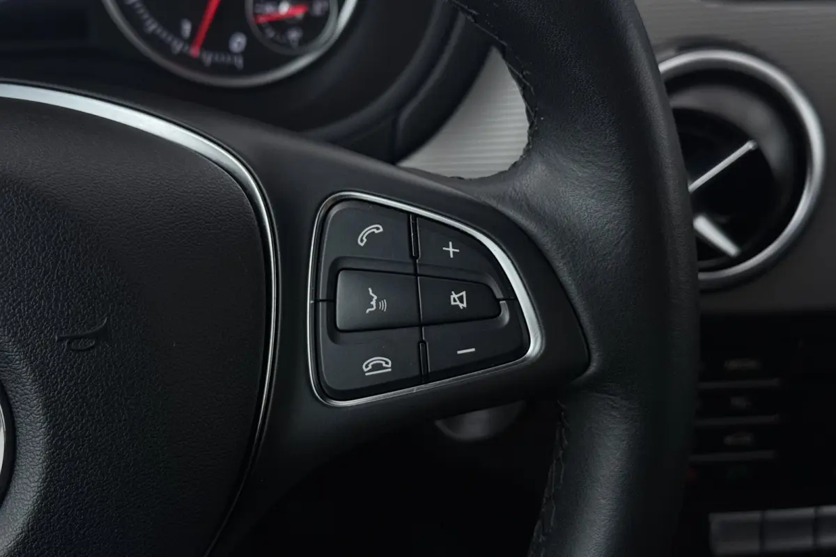 180 Business Solution (STOELVERWARMING, CAMERA, CRUISE CONTROL)