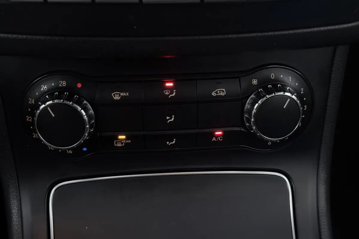 180 Business Solution (STOELVERWARMING, CAMERA, CRUISE CONTROL)