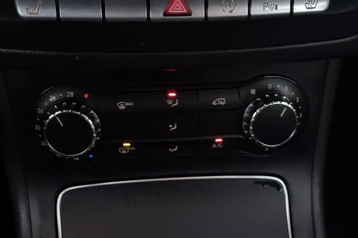 180 Business Solution (STOELVERWARMING, CAMERA, CRUISE CONTROL)