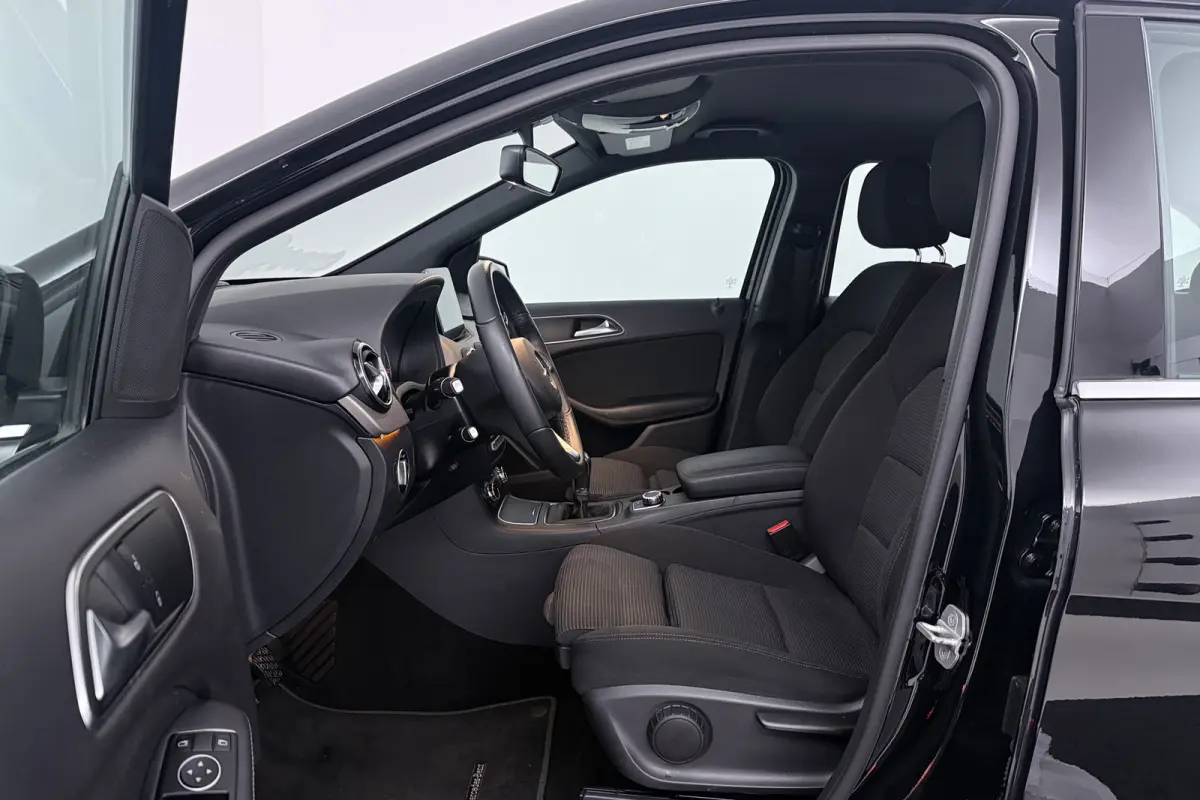 180 Business Solution (STOELVERWARMING, CAMERA, CRUISE CONTROL)